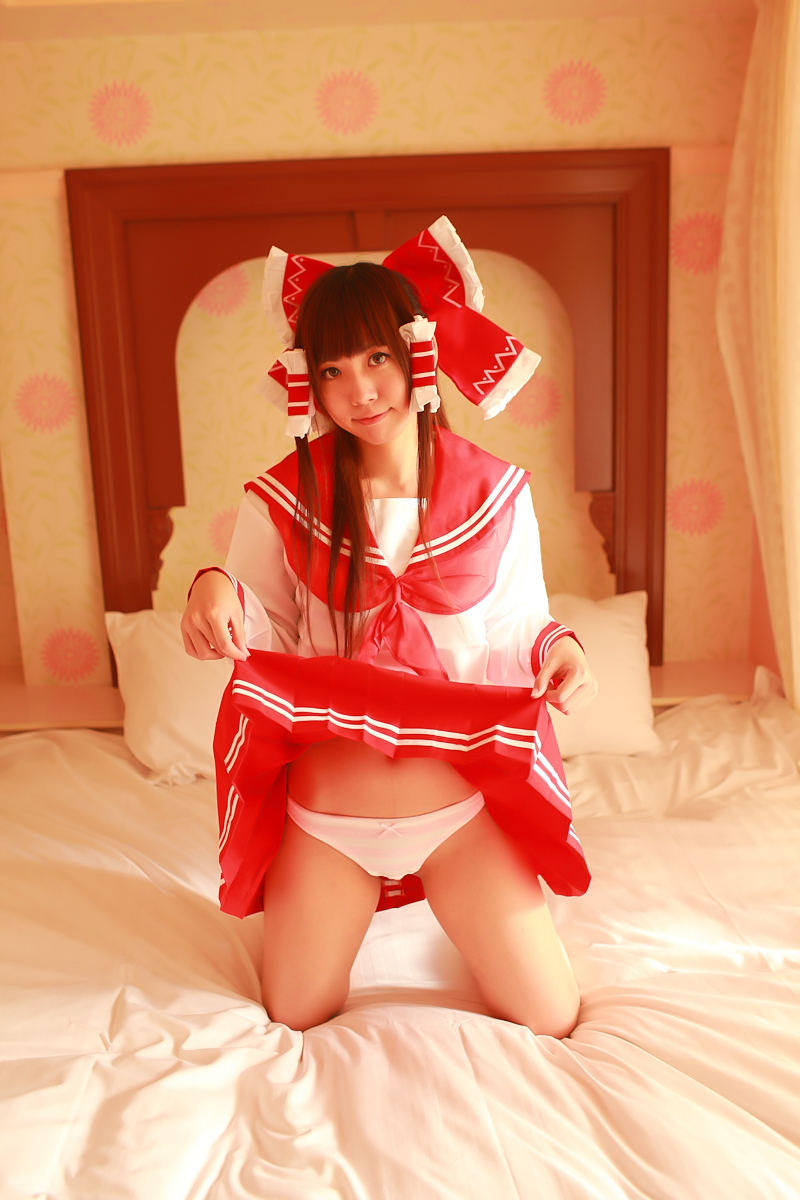 [Cosplay] Reimu Hakurei with dildo and toys - Touhou Project Cosplay